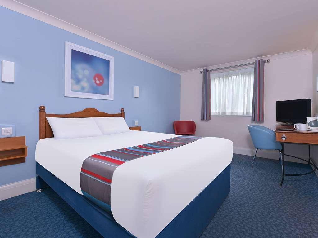 Travelodge Birmingham Sheldon Room photo