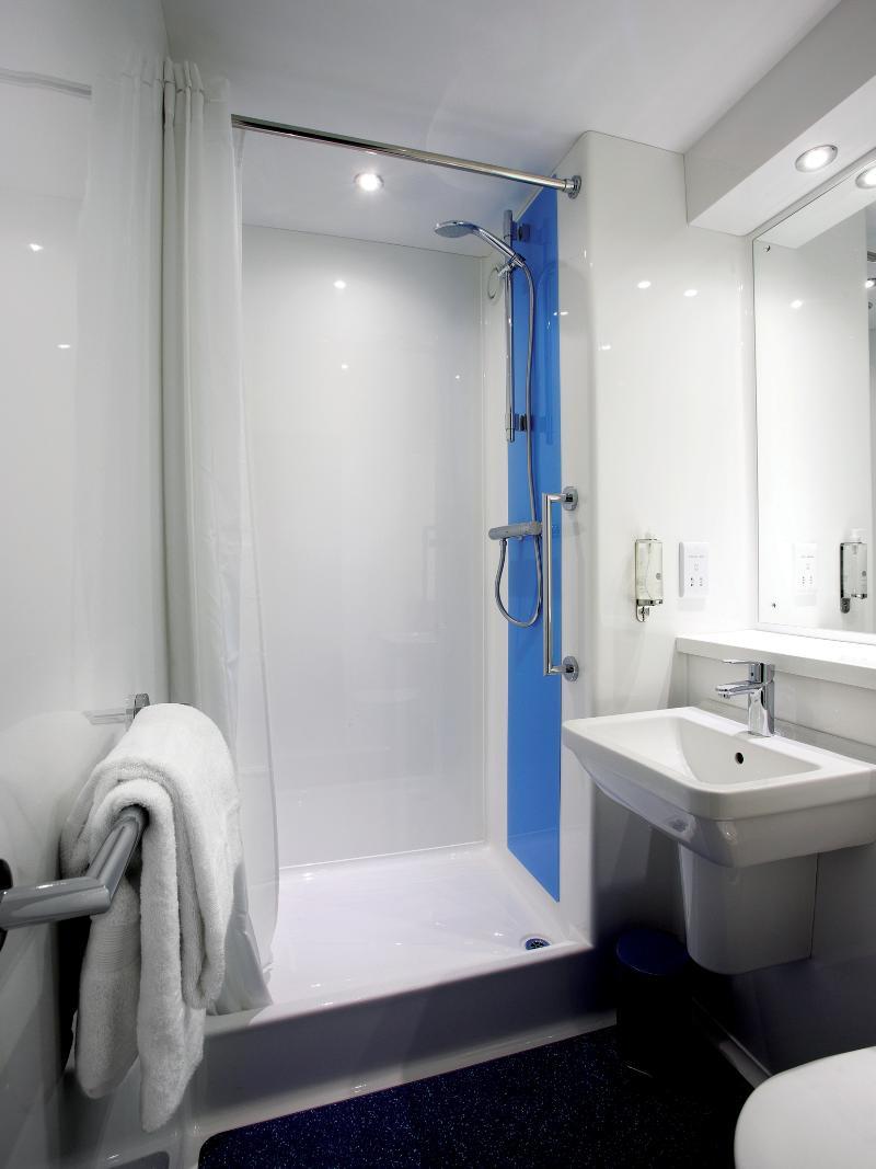 Travelodge Birmingham Sheldon Exterior photo
